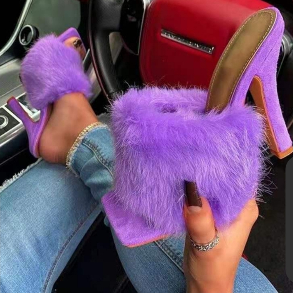 CHIC PURE FAUX FUR HIGH HEELS